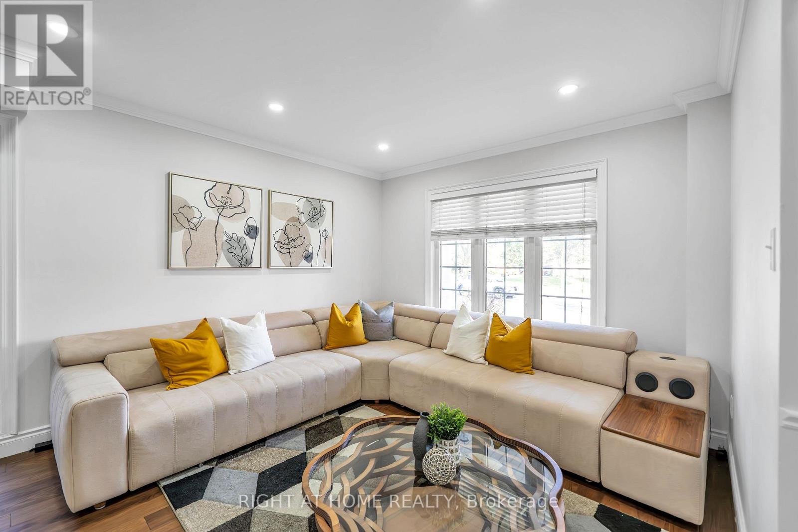 632 Longworth Avenue, Clarington, Ontario  L1C 5B8 - Photo 2 - E12537774