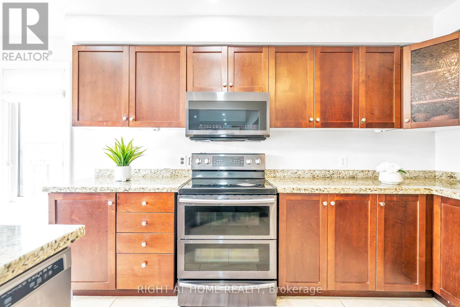 632 Longworth Avenue, Clarington, Ontario  L1C 5B8 - Photo 9 - E12537774