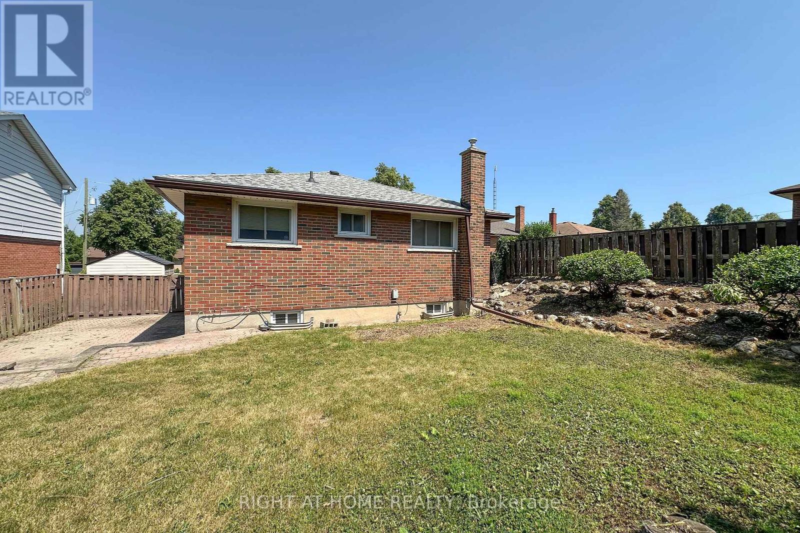 220 Linden Court, Oshawa, Ontario  L1H 6R1 - Photo 11 - E12537814