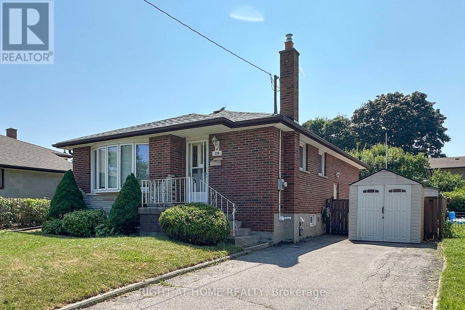 220 Linden Court, Oshawa, Ontario  L1H 6R1 - Photo 2 - E12537814