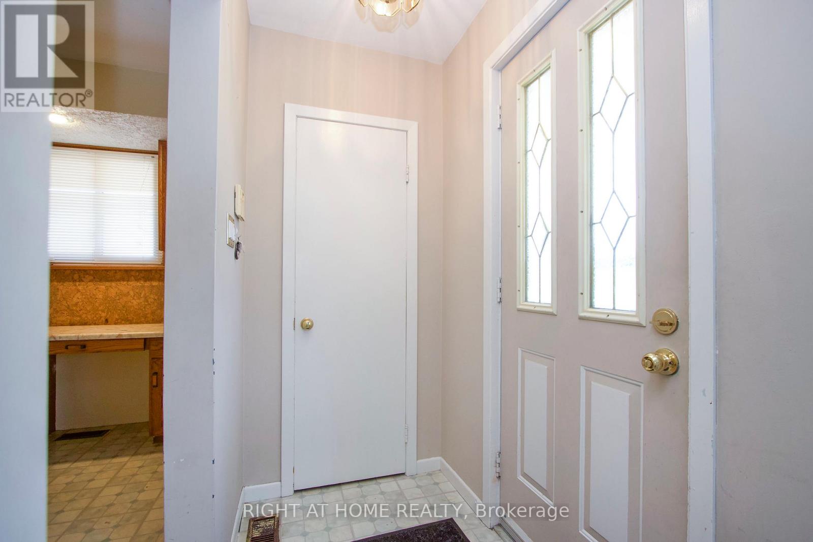 220 Linden Court, Oshawa, Ontario  L1H 6R1 - Photo 4 - E12537814