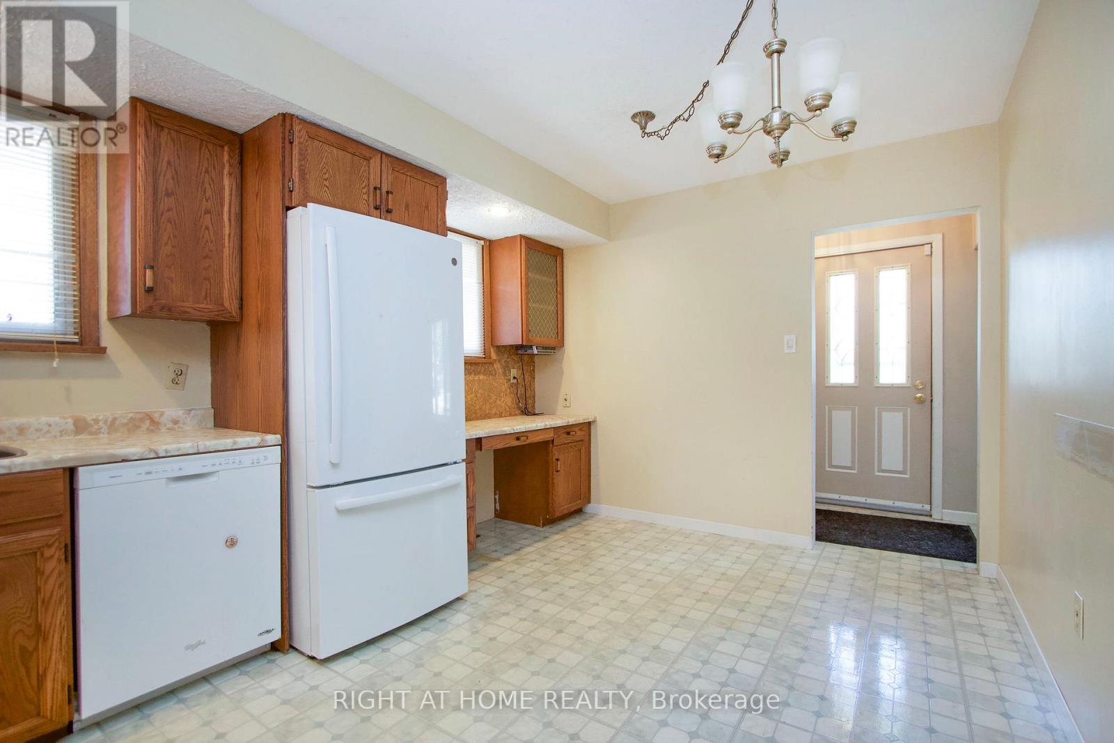 220 Linden Court, Oshawa, Ontario  L1H 6R1 - Photo 7 - E12537814