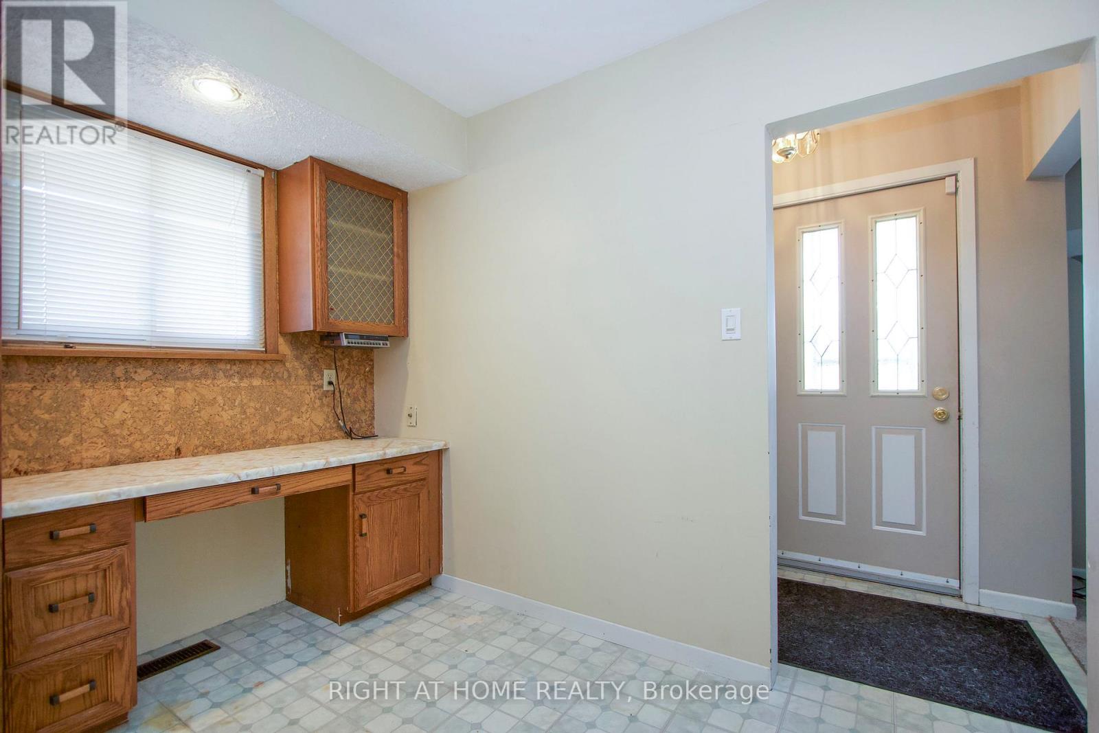 220 Linden Court, Oshawa, Ontario  L1H 6R1 - Photo 8 - E12537814