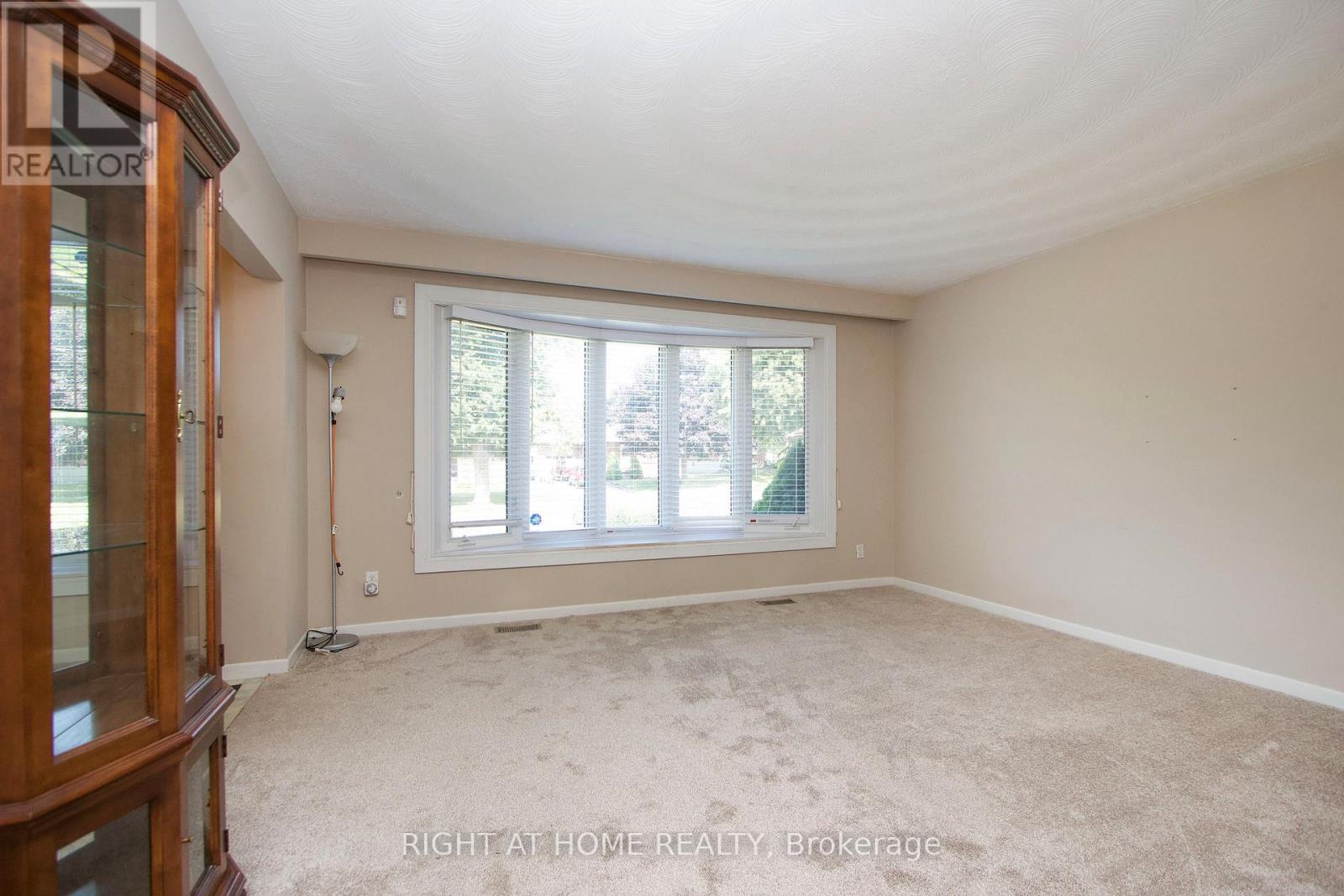 220 Linden Court, Oshawa, Ontario  L1H 6R1 - Photo 9 - E12537814