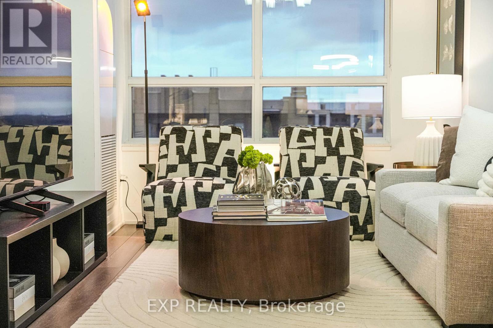 2205 - 15 Water Walk Drive, Markham, Ontario  L6G 0G2 - Photo 16 - N12537780