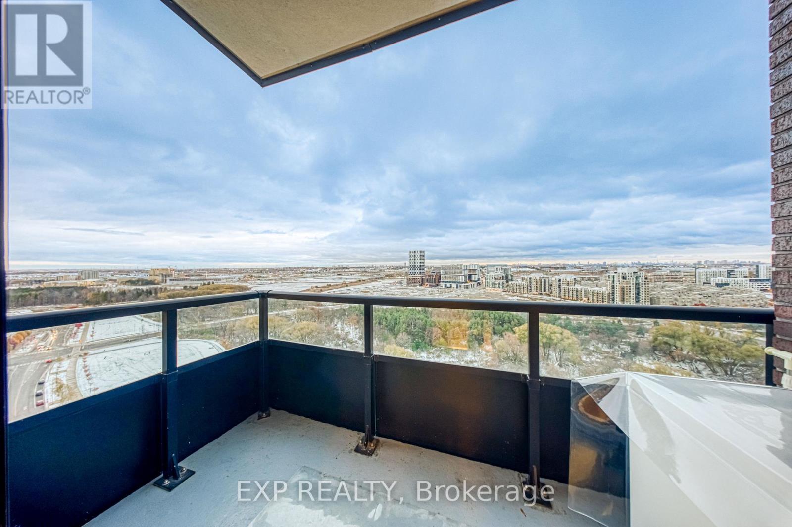 2205 - 15 Water Walk Drive, Markham, Ontario  L6G 0G2 - Photo 31 - N12537780