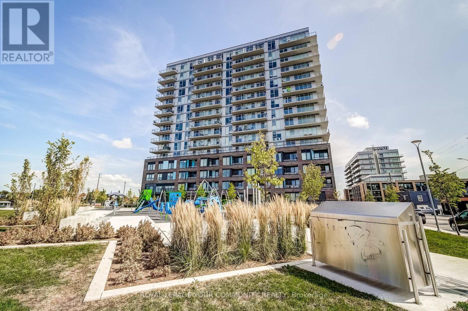 1110 - 185 Deerfield Road, Newmarket, Ontario  L3Y 0G7 - Photo 3 - N12537790