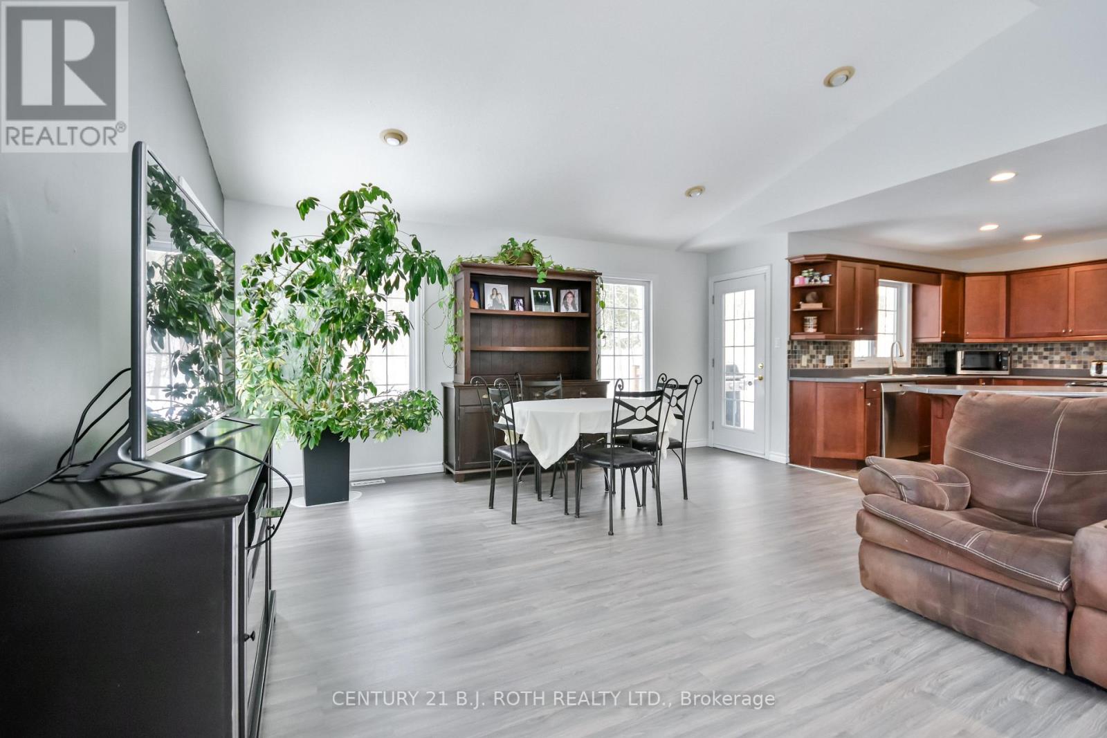 4927 25 Side Road, Essa, Ontario  L4M 4S4 - Photo 10 - N12537812