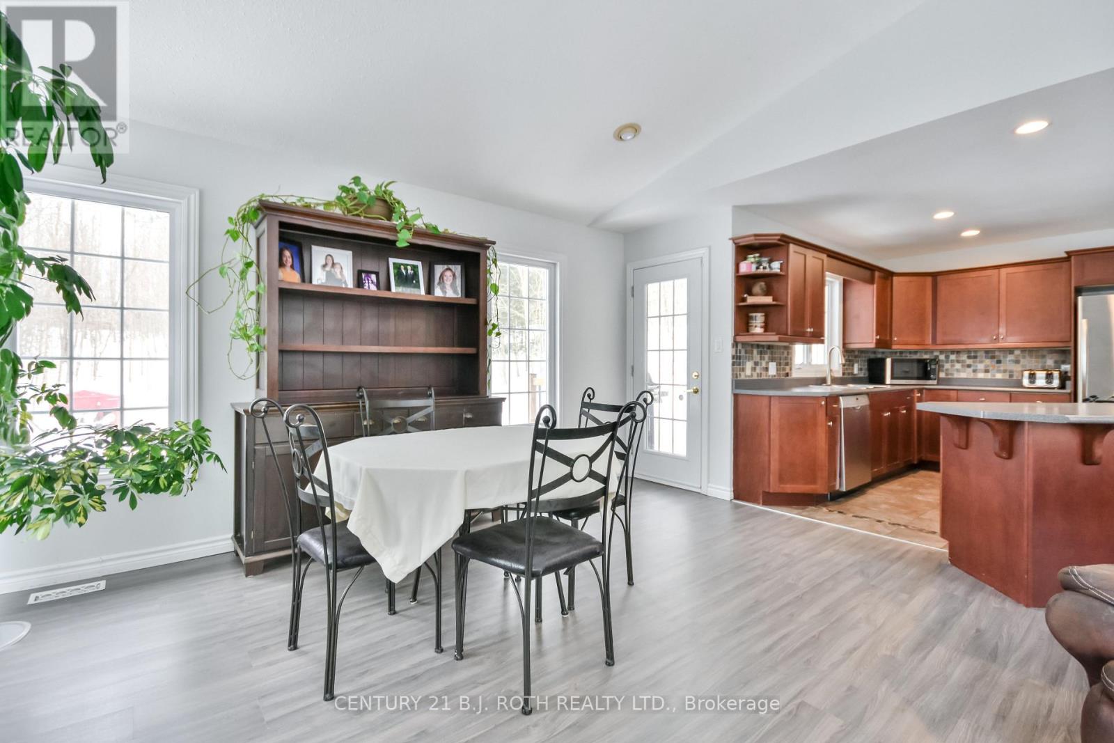 4927 25 Side Road, Essa, Ontario  L4M 4S4 - Photo 11 - N12537812