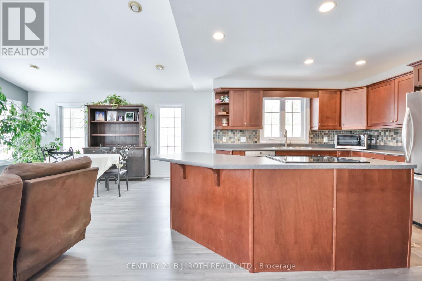 4927 25 Side Road, Essa, Ontario  L4M 4S4 - Photo 12 - N12537812