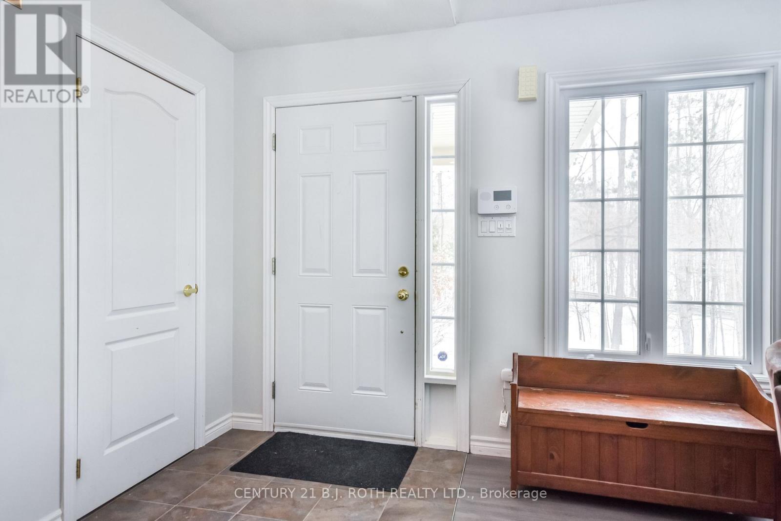 4927 25 Side Road, Essa, Ontario  L4M 4S4 - Photo 7 - N12537812