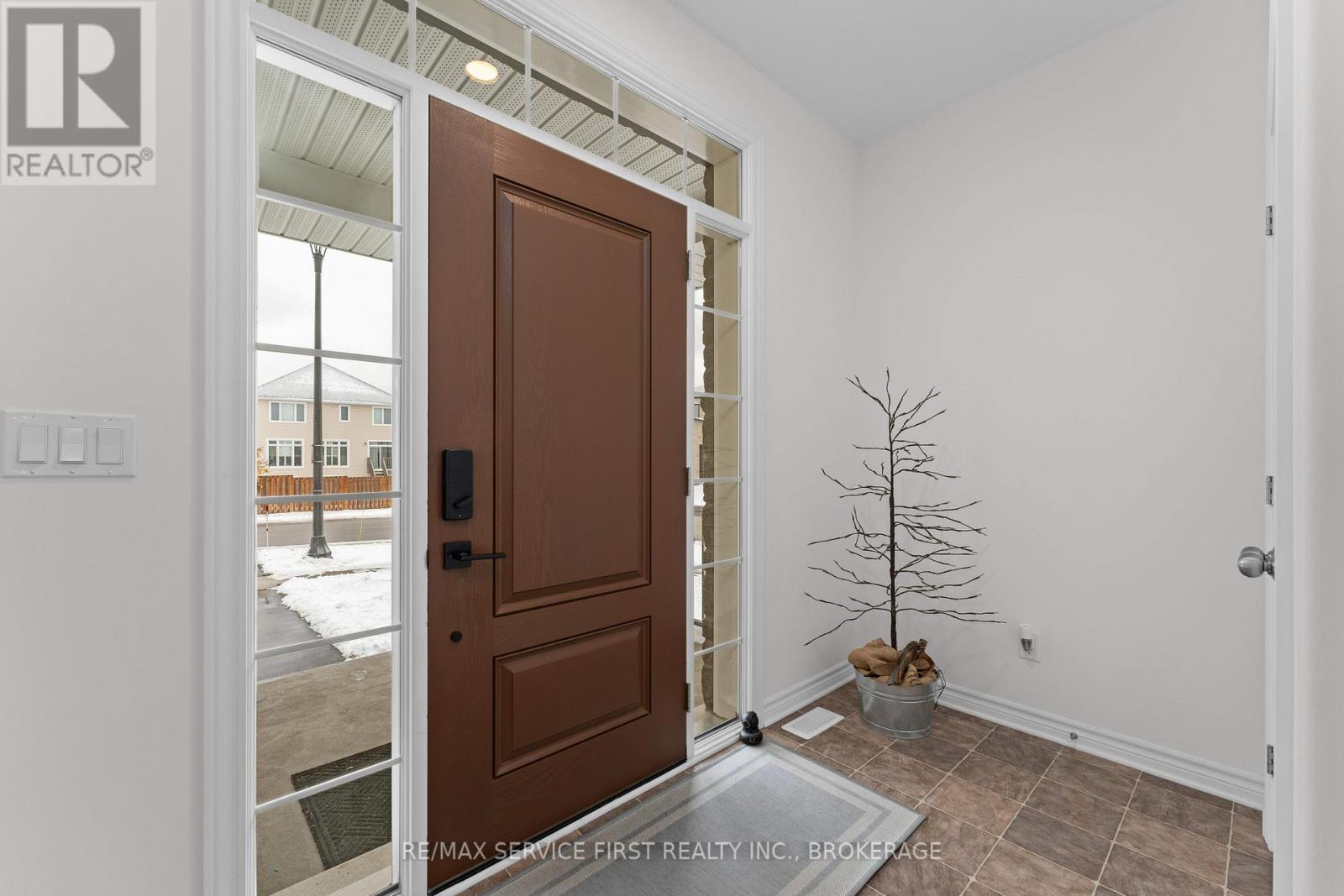 149 Pauline Tom Avenue, Kingston, Ontario K7K 7J9 - Photo 5 - X12537944