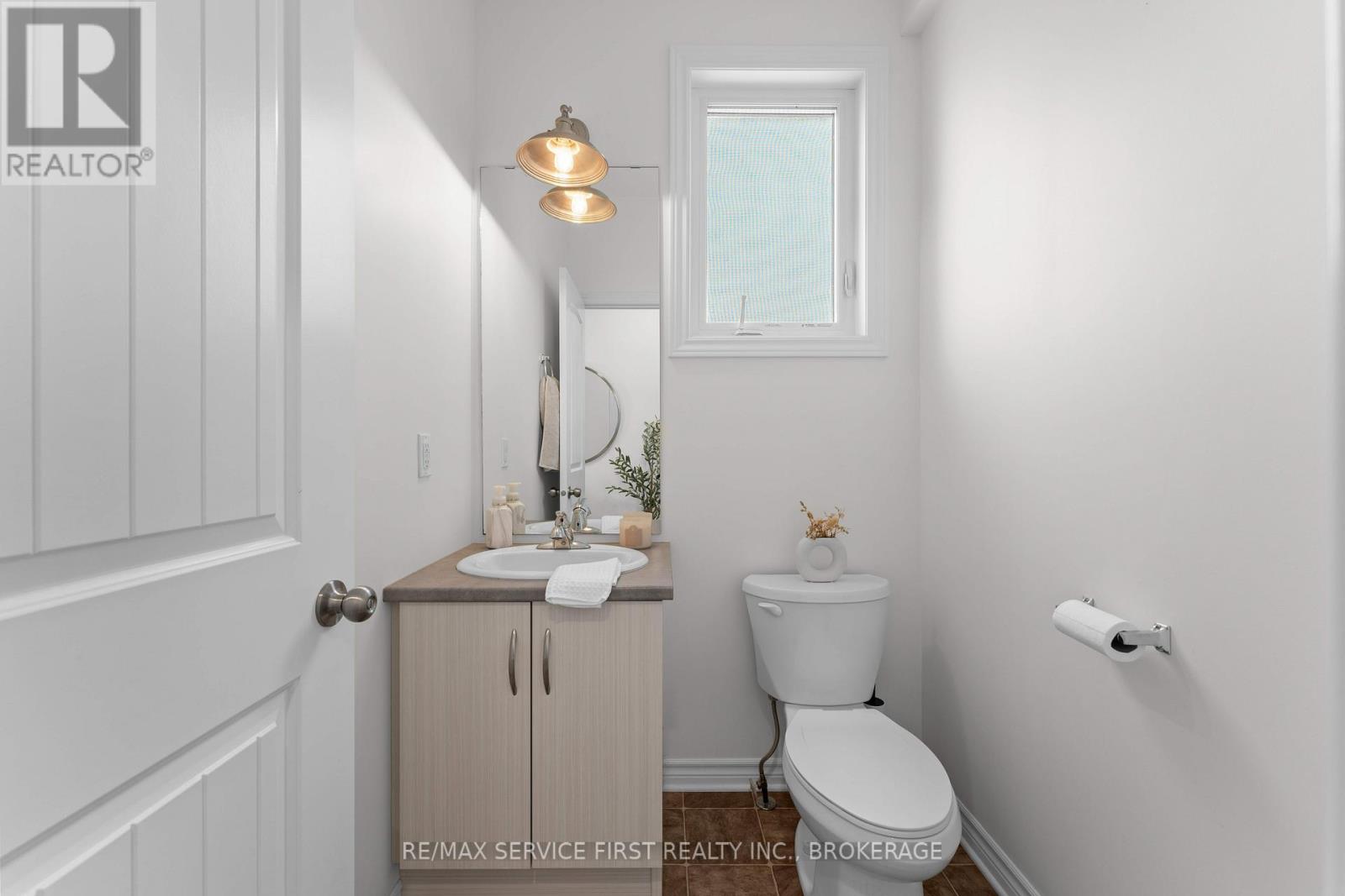 149 Pauline Tom Avenue, Kingston, Ontario K7K 7J9 - Photo 8 - X12537944