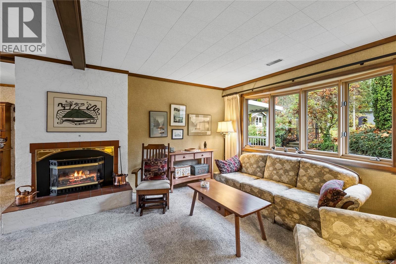 Property at 454 Crescent Rd W image 3