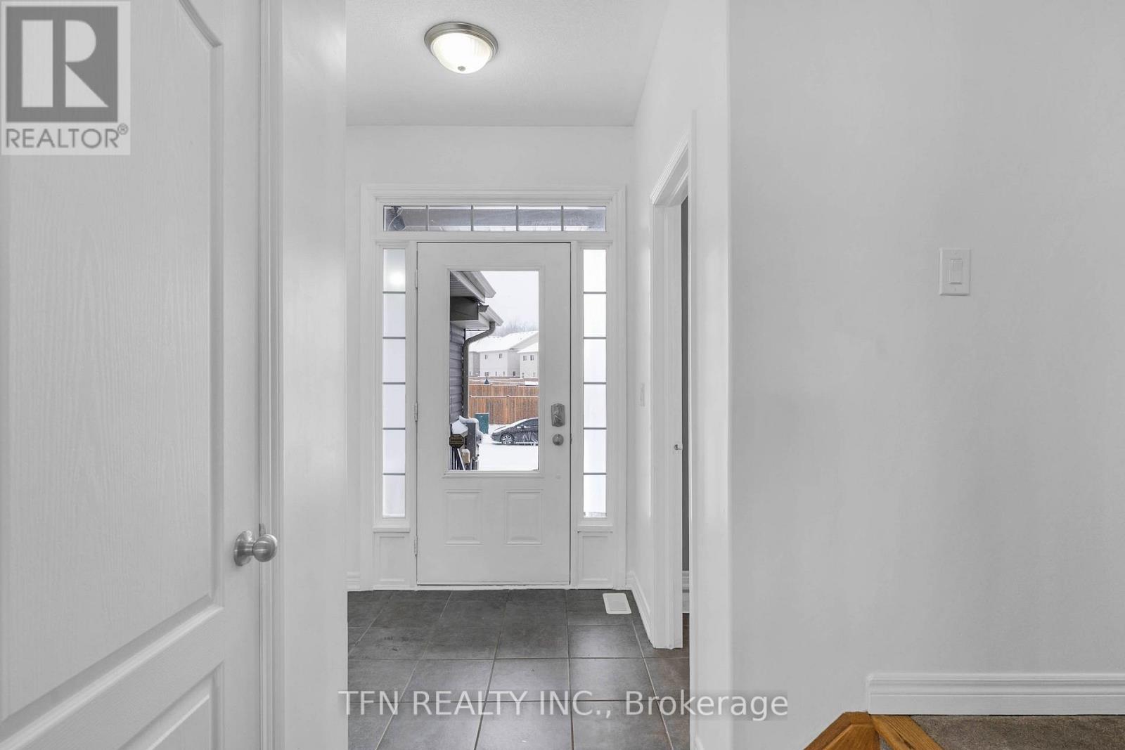 9 Isabella Drive, Orillia, Ontario  L3V 0E2 - Photo 4 - S12537844