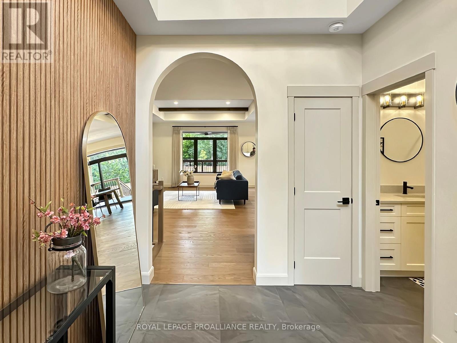 37 Deerview Drive, Quinte West, Ontario  K8V 5P4 - Photo 4 - X12538132