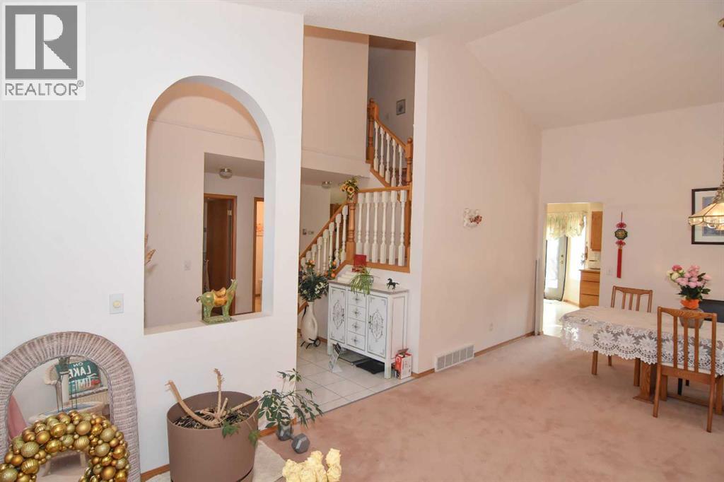 107 Hampshire Close Nw, Calgary, Alberta  T3A 4X9 - Photo 9 - A2255348