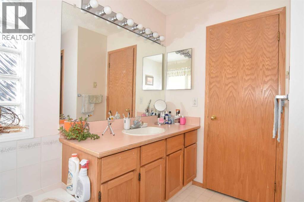 107 Hampshire Close Nw, Calgary, Alberta  T3A 4X9 - Photo 23 - A2255348