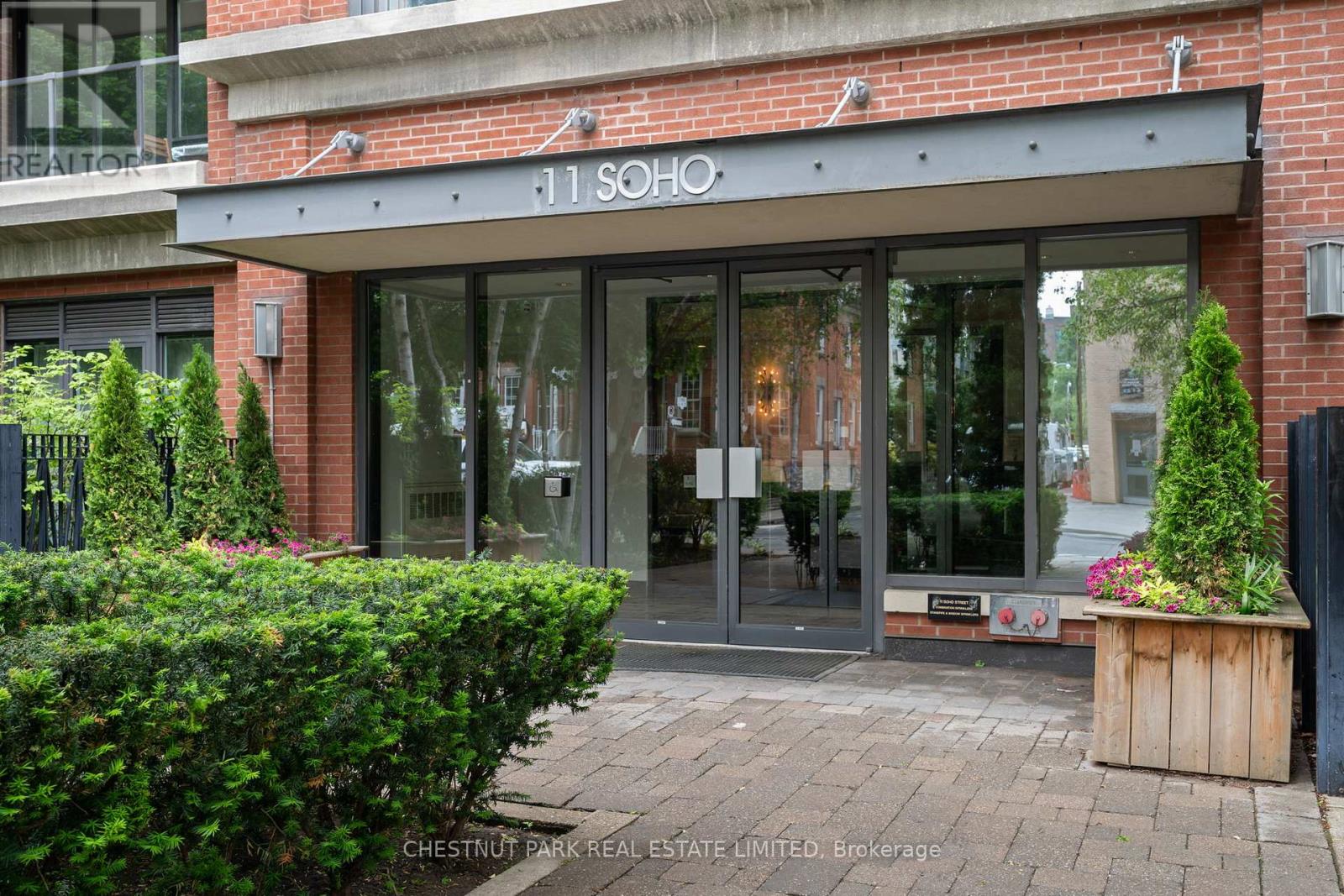 201 - 11 Soho Street, Toronto, Ontario  M5T 3L7 - Photo 4 - C12215203