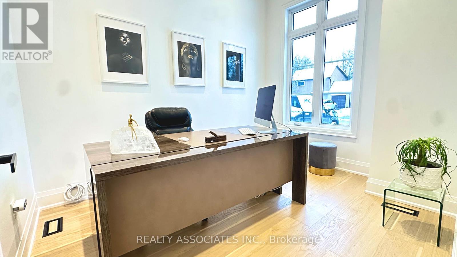 32 Cossar Avenue, Aurora, Ontario  L4G 3N8 - Photo 10 - N12533918