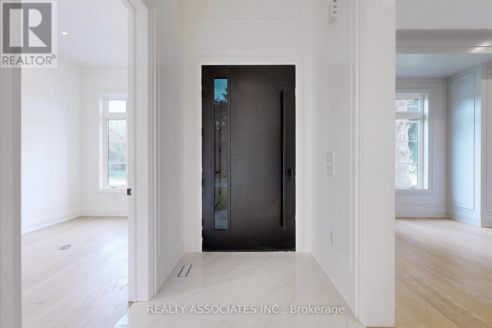 32 Cossar Avenue, Aurora, Ontario  L4G 3N8 - Photo 12 - N12533918