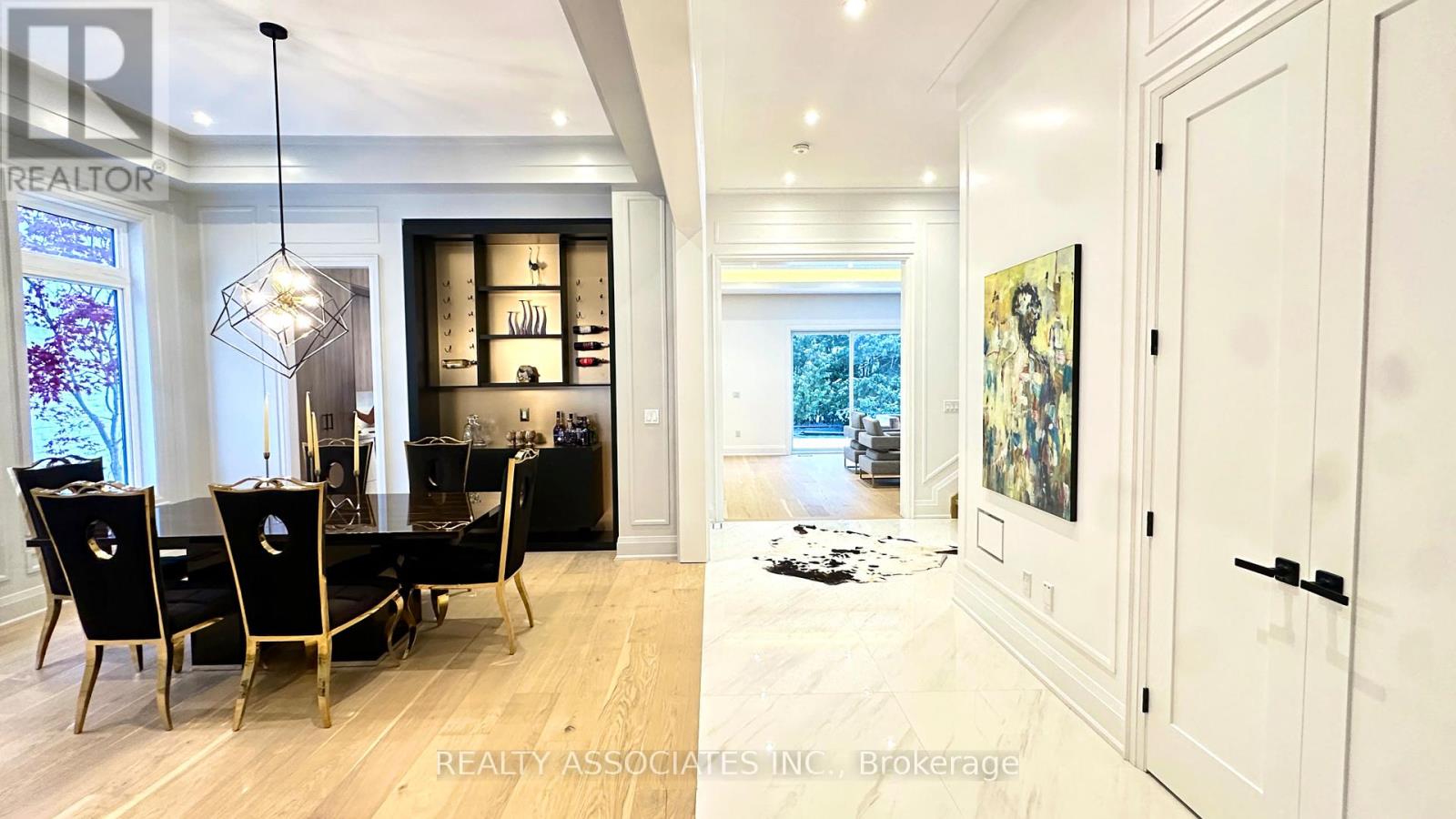 32 Cossar Avenue, Aurora, Ontario  L4G 3N8 - Photo 4 - N12533918