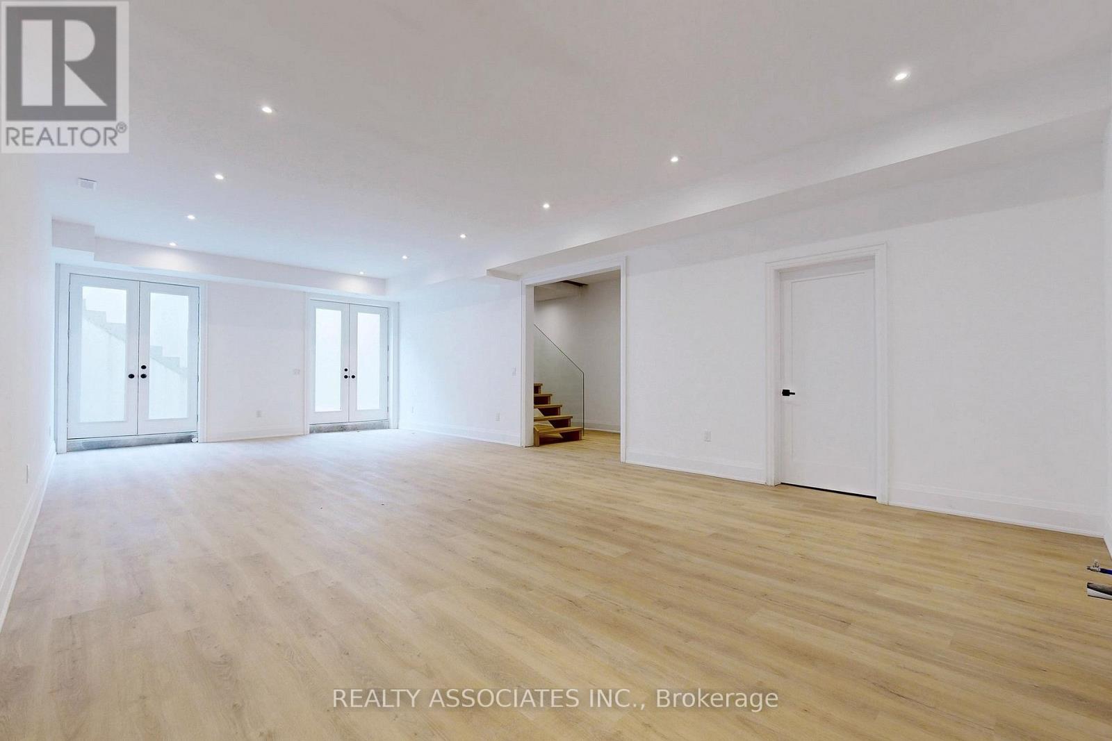 32 Cossar Avenue, Aurora, Ontario  L4G 3N8 - Photo 27 - N12533918