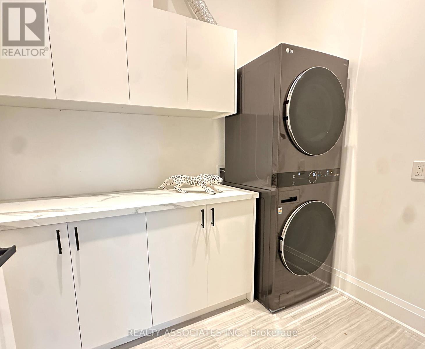 32 Cossar Avenue, Aurora, Ontario  L4G 3N8 - Photo 31 - N12533918