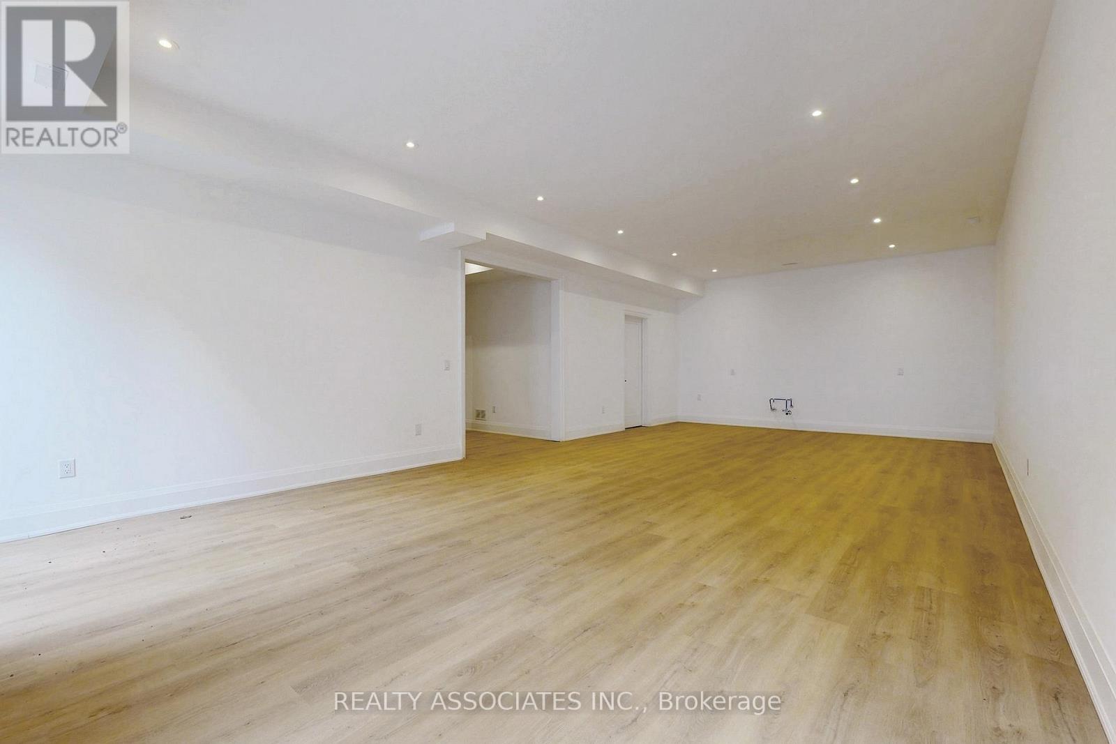 32 Cossar Avenue, Aurora, Ontario  L4G 3N8 - Photo 28 - N12533918