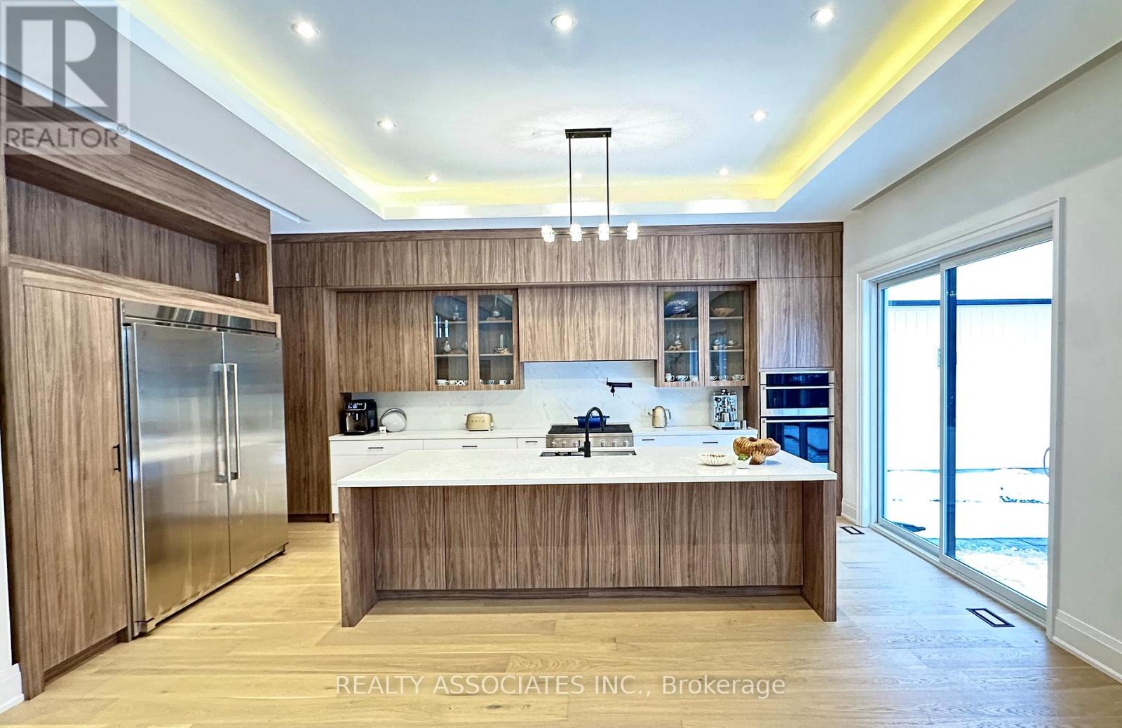 32 Cossar Avenue, Aurora, Ontario  L4G 3N8 - Photo 6 - N12533918