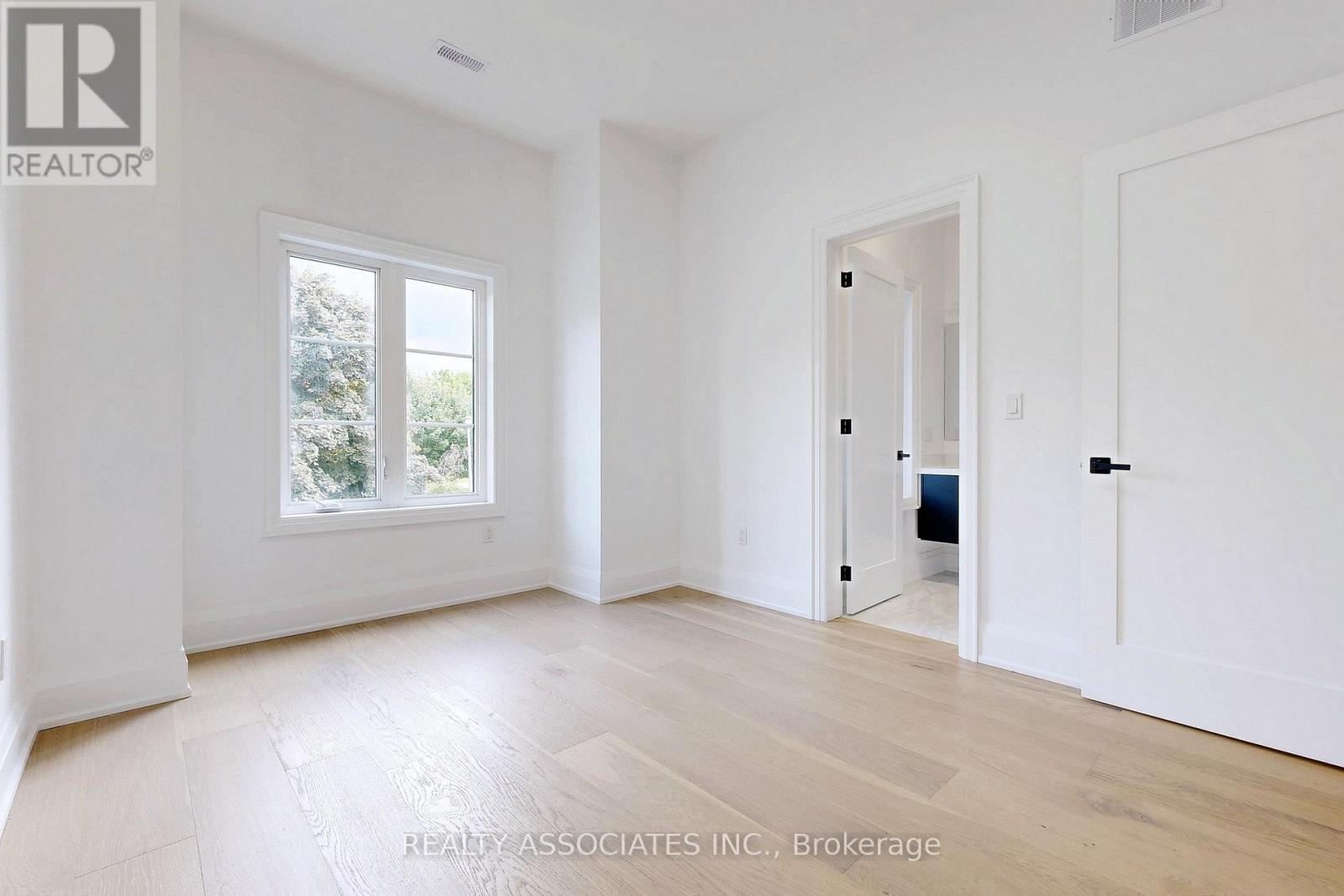 32 Cossar Avenue, Aurora, Ontario  L4G 3N8 - Photo 22 - N12533918