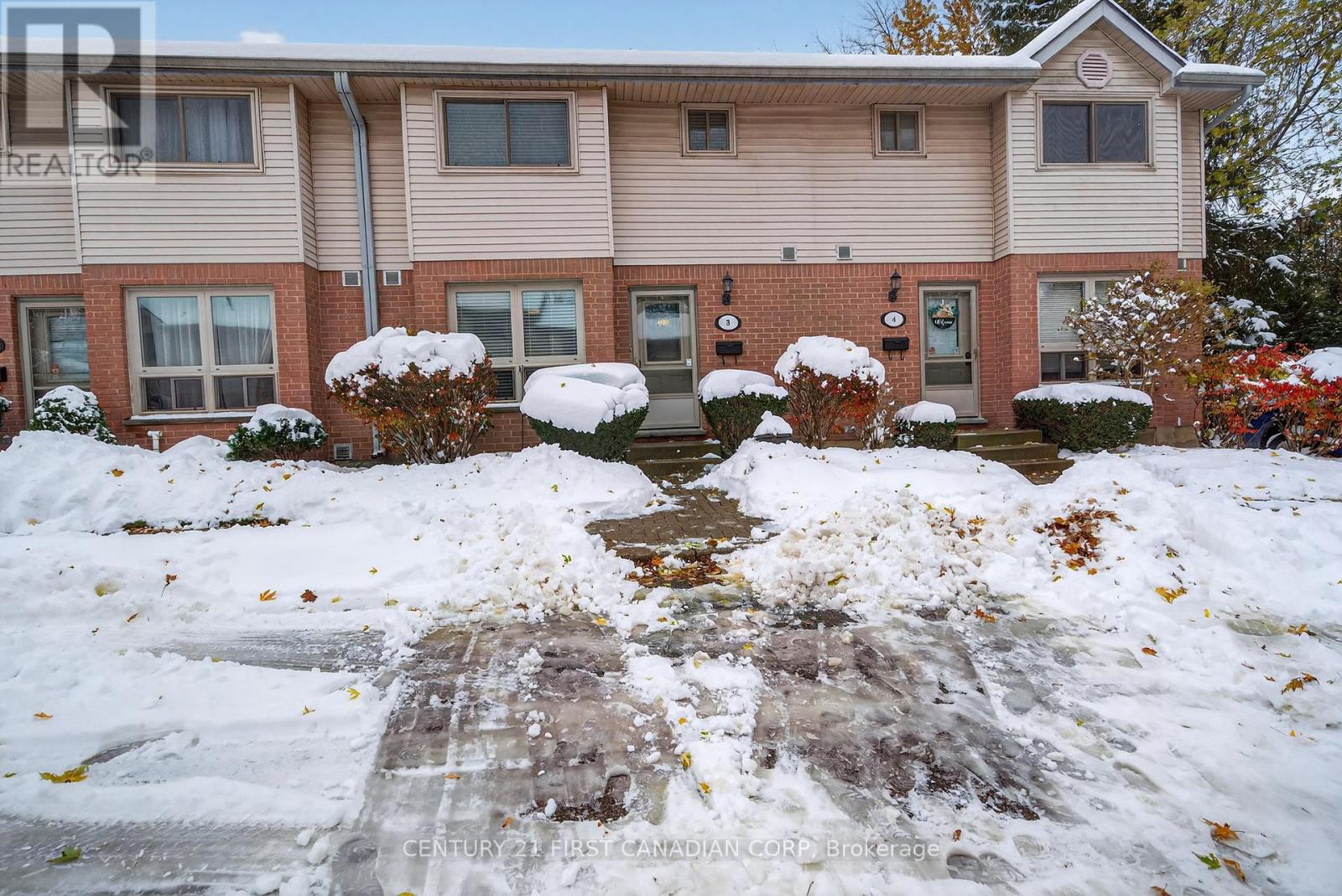 3 - 35 Waterman Avenue, London South, Ontario  N6C 5S9 - Photo 2 - X12538076