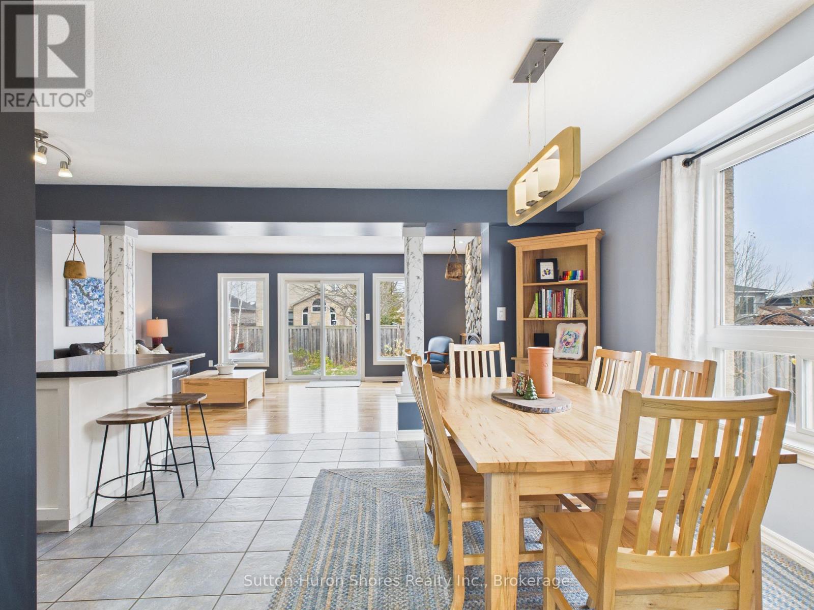 893 Sumpton Street, Saugeen Shores, Ontario N0H 2C2 - Photo 11 - X12533942