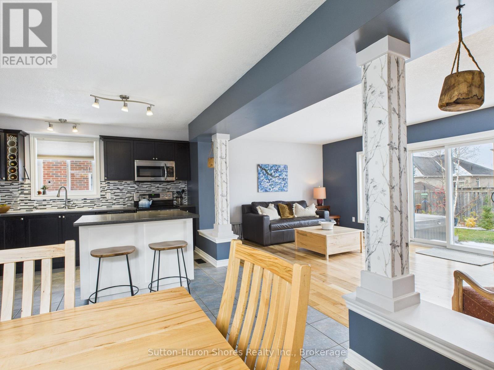 893 Sumpton Street, Saugeen Shores, Ontario N0H 2C2 - Photo 16 - X12533942