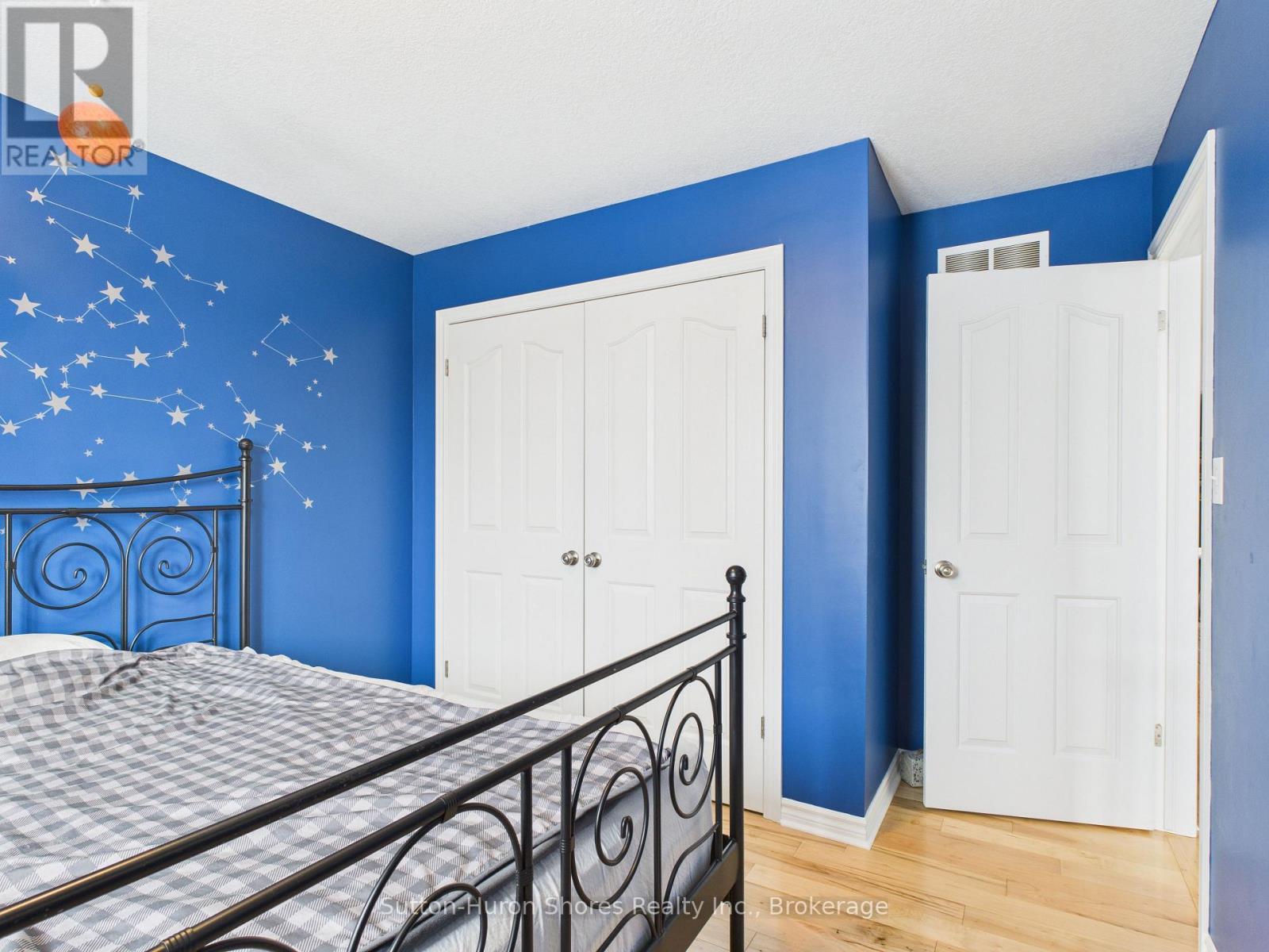 893 Sumpton Street, Saugeen Shores, Ontario N0H 2C2 - Photo 20 - X12533942