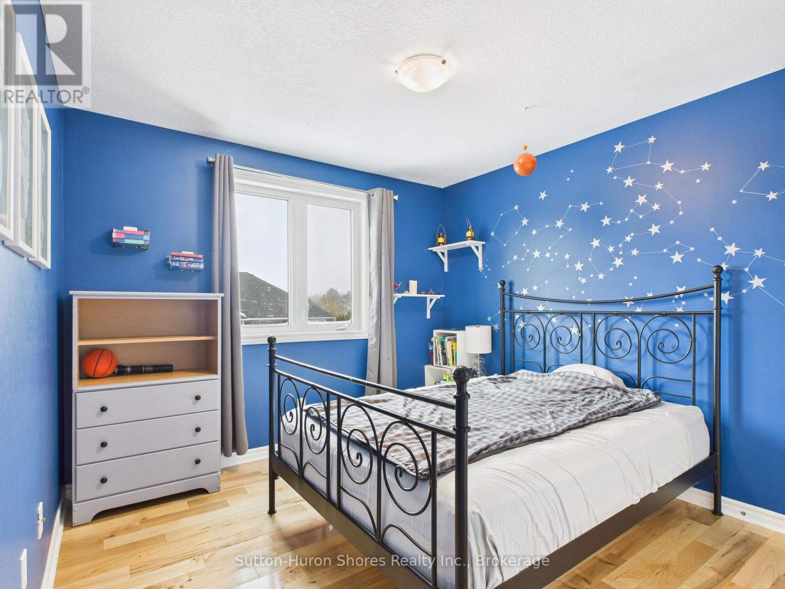 893 Sumpton Street, Saugeen Shores, Ontario N0H 2C2 - Photo 19 - X12533942