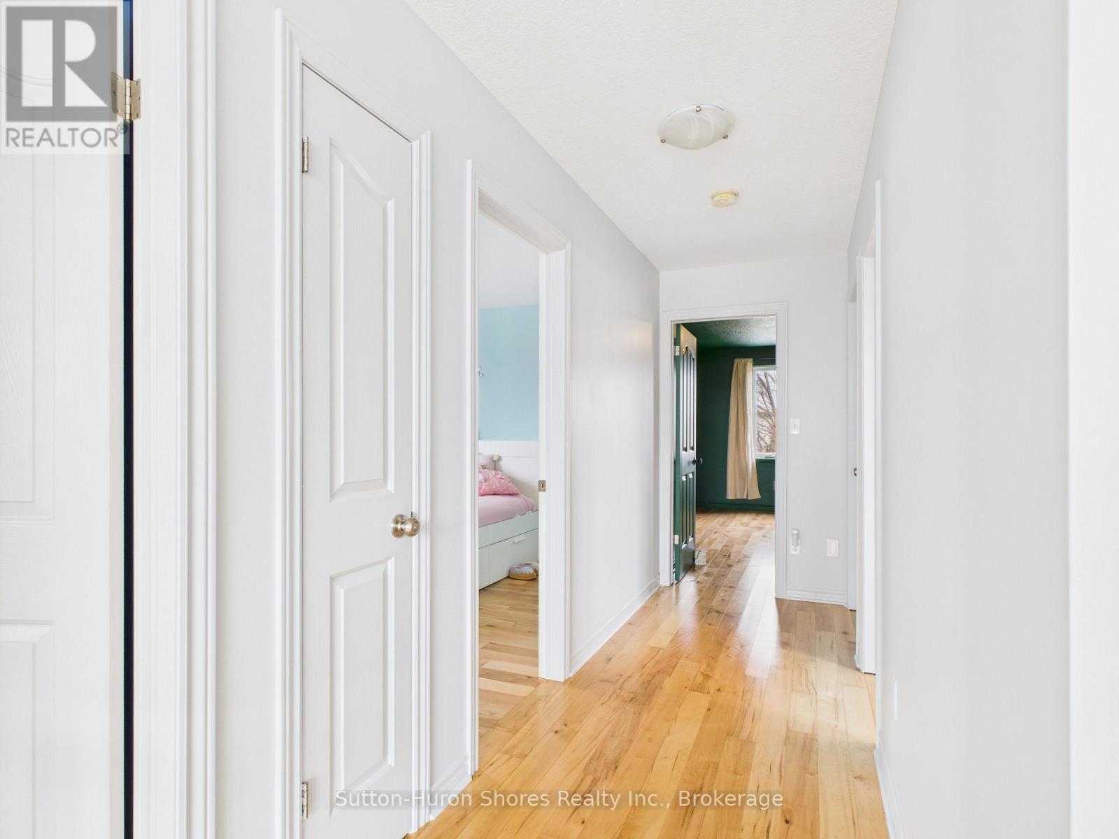 893 Sumpton Street, Saugeen Shores, Ontario N0H 2C2 - Photo 23 - X12533942