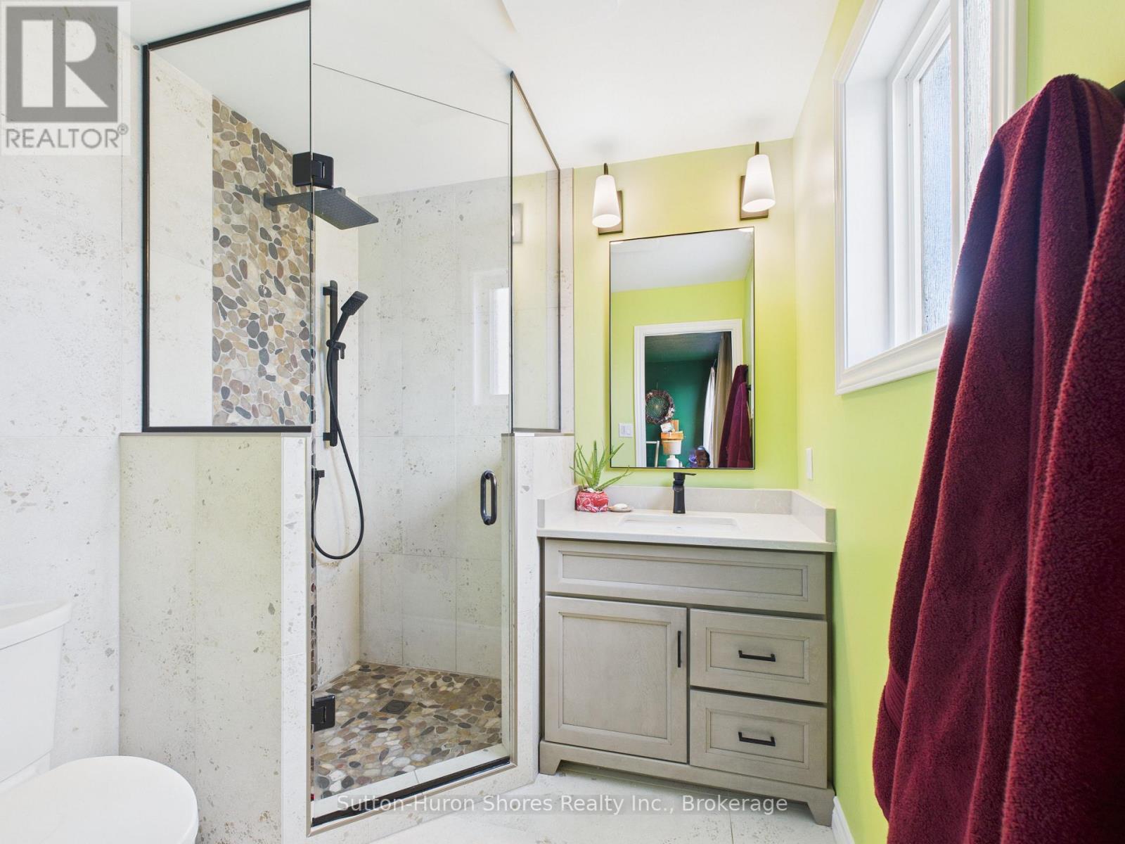 893 Sumpton Street, Saugeen Shores, Ontario N0H 2C2 - Photo 27 - X12533942