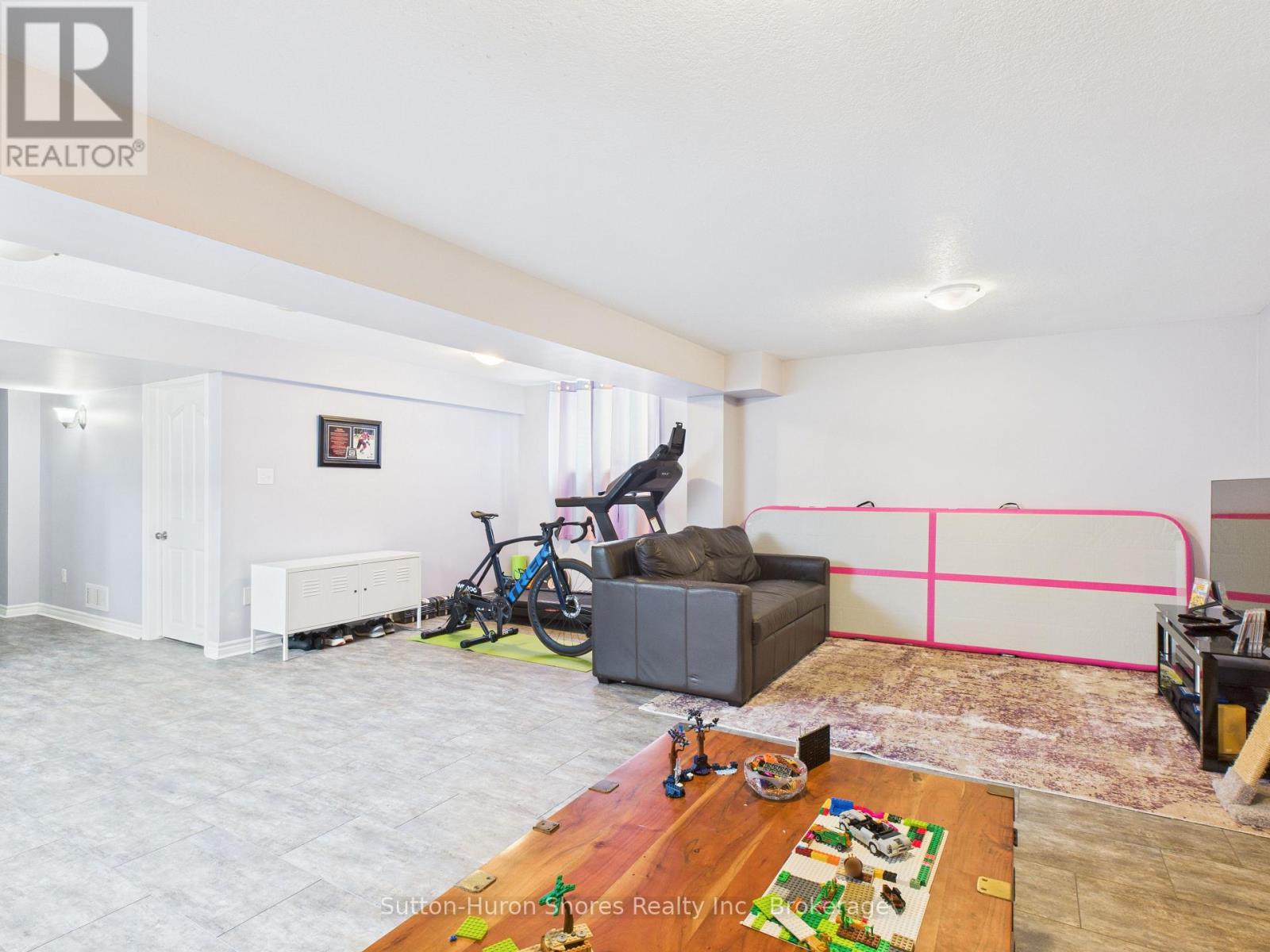 893 Sumpton Street, Saugeen Shores, Ontario N0H 2C2 - Photo 30 - X12533942