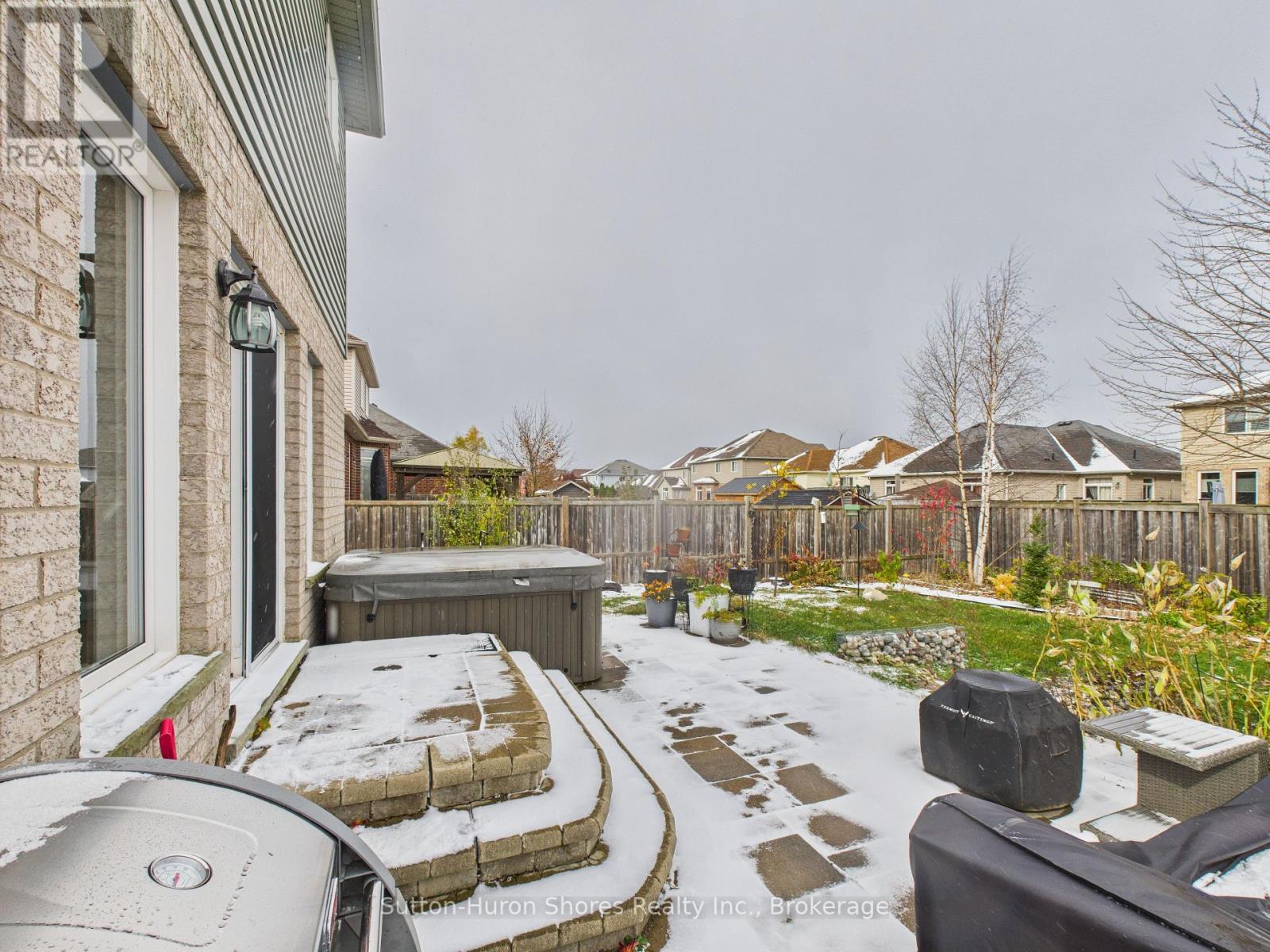 893 Sumpton Street, Saugeen Shores, Ontario N0H 2C2 - Photo 38 - X12533942