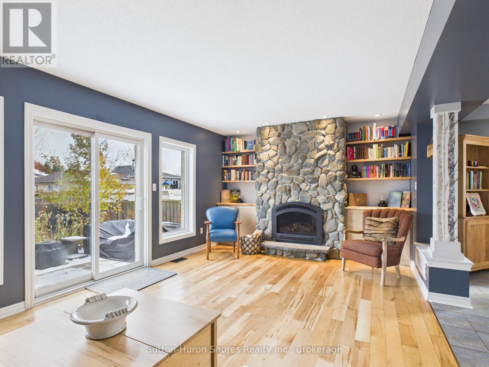 893 Sumpton Street, Saugeen Shores, Ontario N0H 2C2 - Photo 8 - X12533942