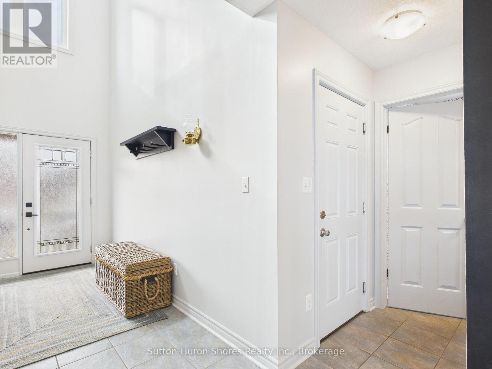 893 Sumpton Street, Saugeen Shores, Ontario N0H 2C2 - Photo 6 - X12533942