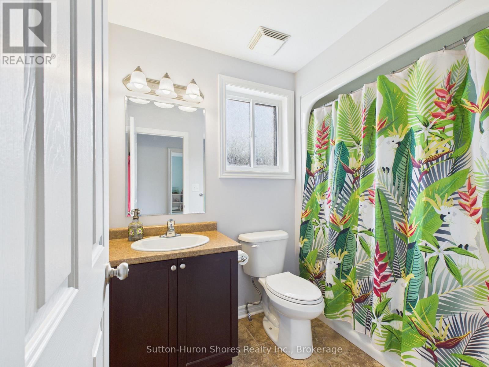 893 Sumpton Street, Saugeen Shores, Ontario N0H 2C2 - Photo 24 - X12533942