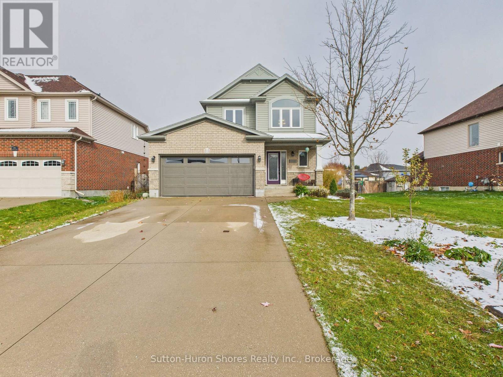 893 Sumpton Street, Saugeen Shores, Ontario N0H 2C2 - Photo 3 - X12533942