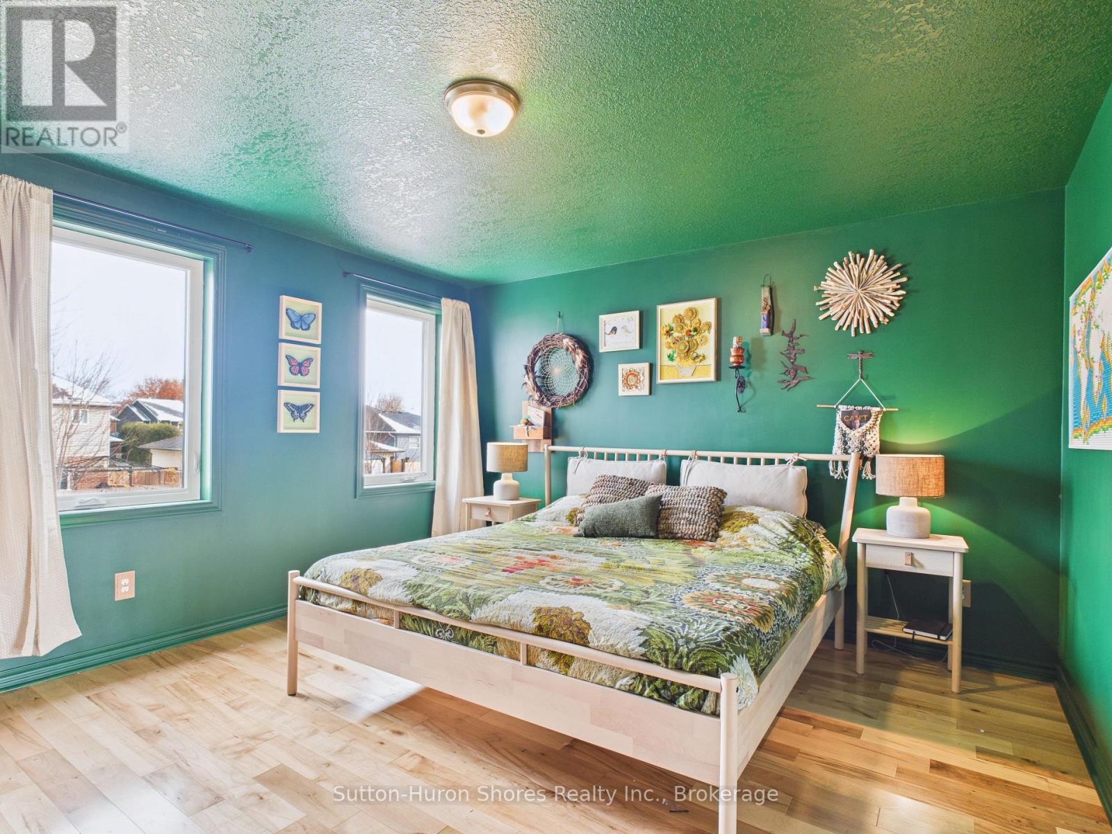 893 Sumpton Street, Saugeen Shores, Ontario N0H 2C2 - Photo 26 - X12533942