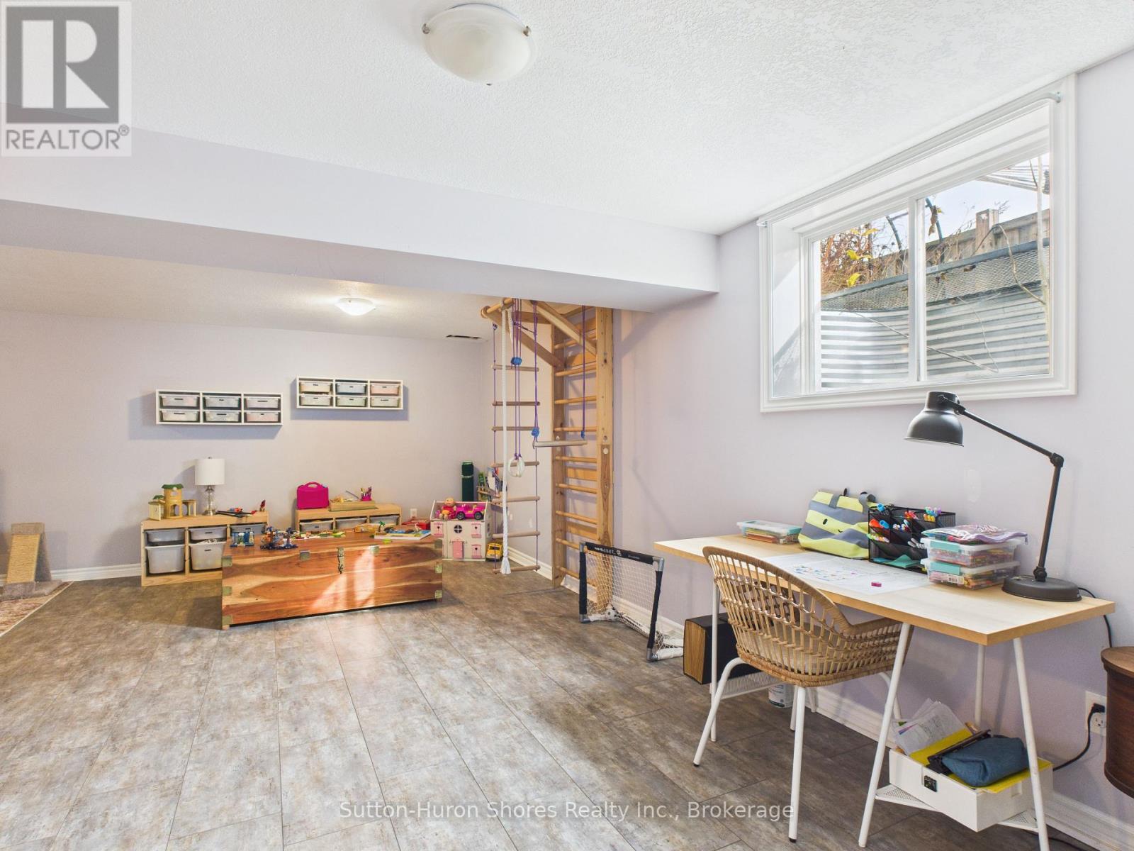 893 Sumpton Street, Saugeen Shores, Ontario N0H 2C2 - Photo 31 - X12533942