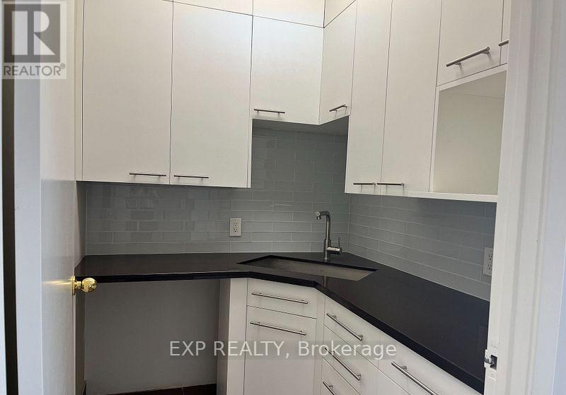 16 - 3200 Ridgeway Drive, Mississauga, Ontario  L5L 5Y6 - Photo 6 - W12537818