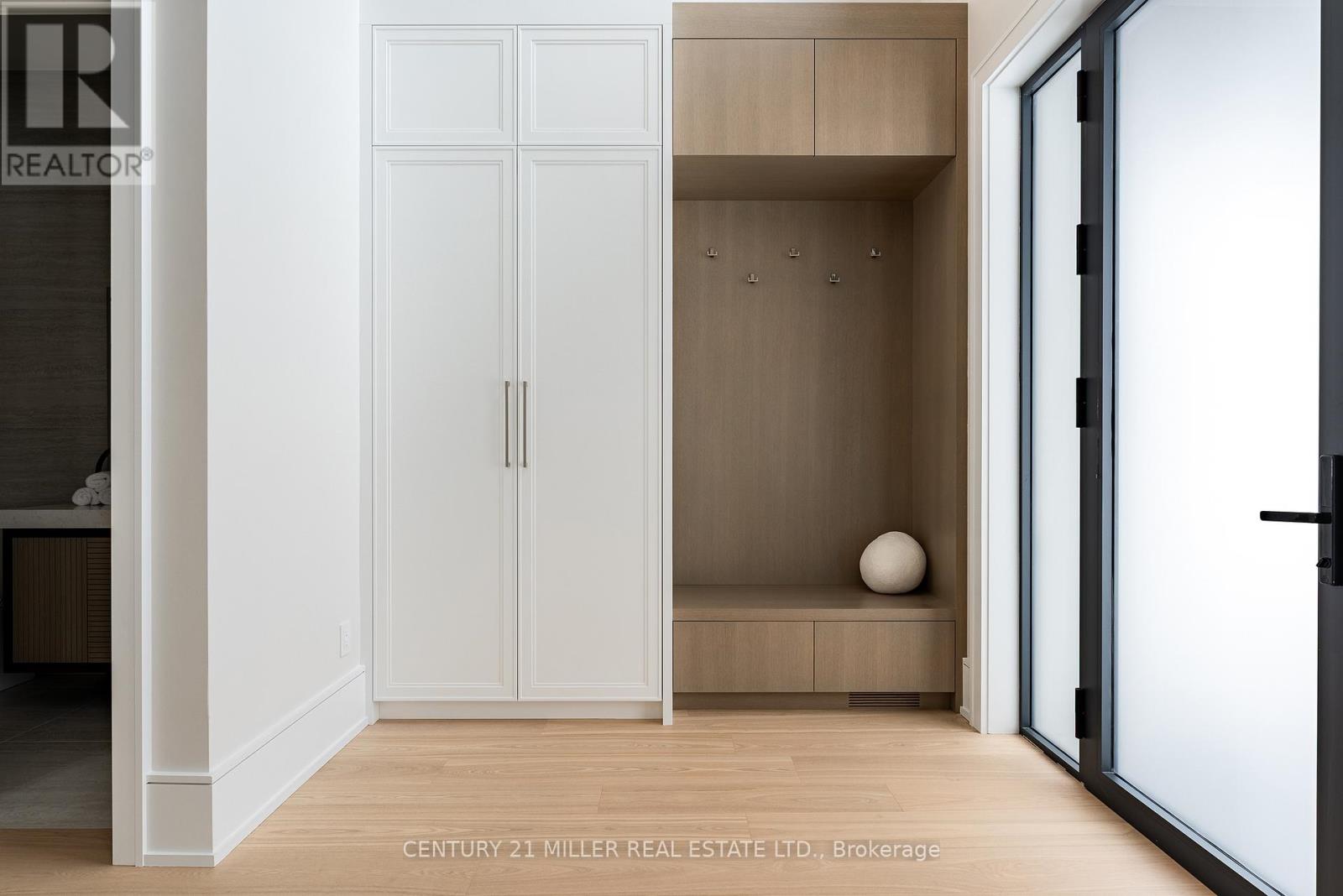 414 Belvenia Road, Burlington, Ontario  L7L 2G6 - Photo 2 - W12537828