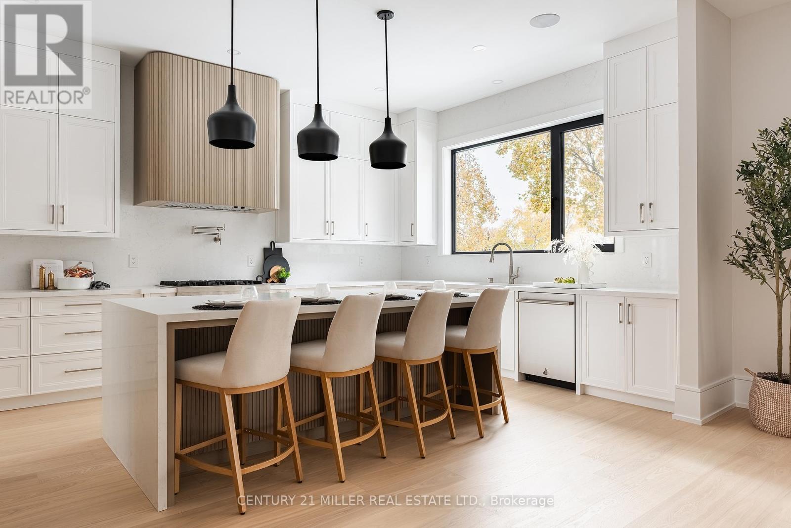 414 Belvenia Road, Burlington, Ontario  L7L 2G6 - Photo 9 - W12537828