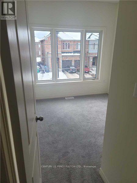 15 Truffle Court, Brampton, Ontario  L1A 5A6 - Photo 9 - W12537854